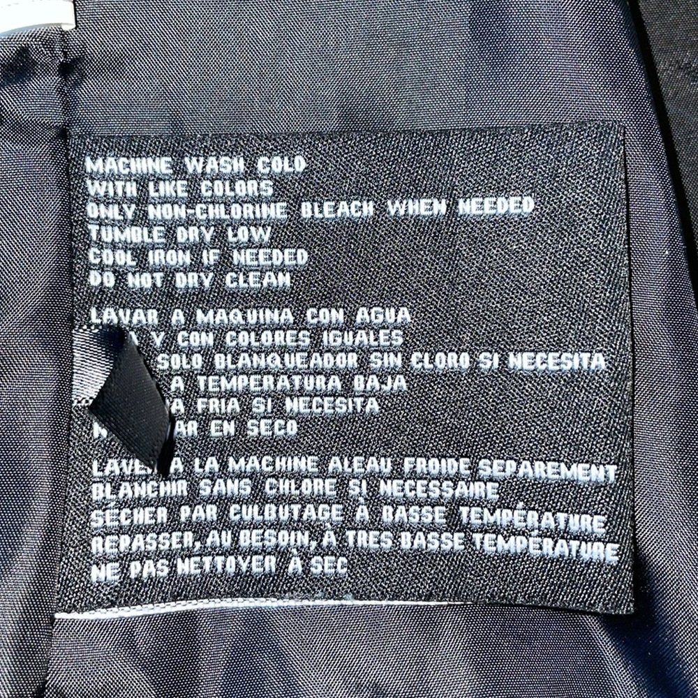 Guess Puffer Vest.  Size Medium.‎  Black. - Picture 4 of 9